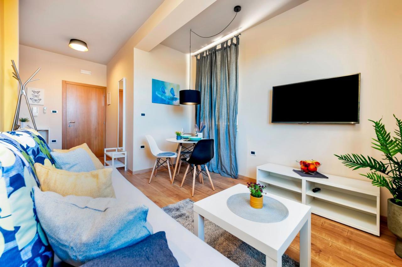 Room And Apartments Antea Rovinj Exteriör bild