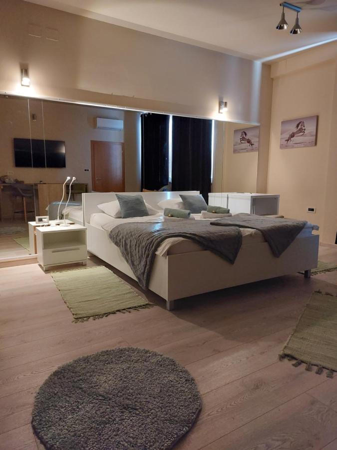 Room And Apartments Antea Rovinj Exteriör bild