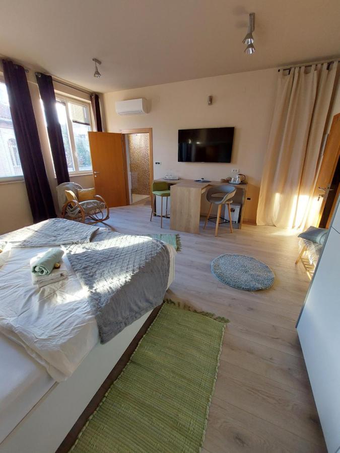 Room And Apartments Antea Rovinj Exteriör bild